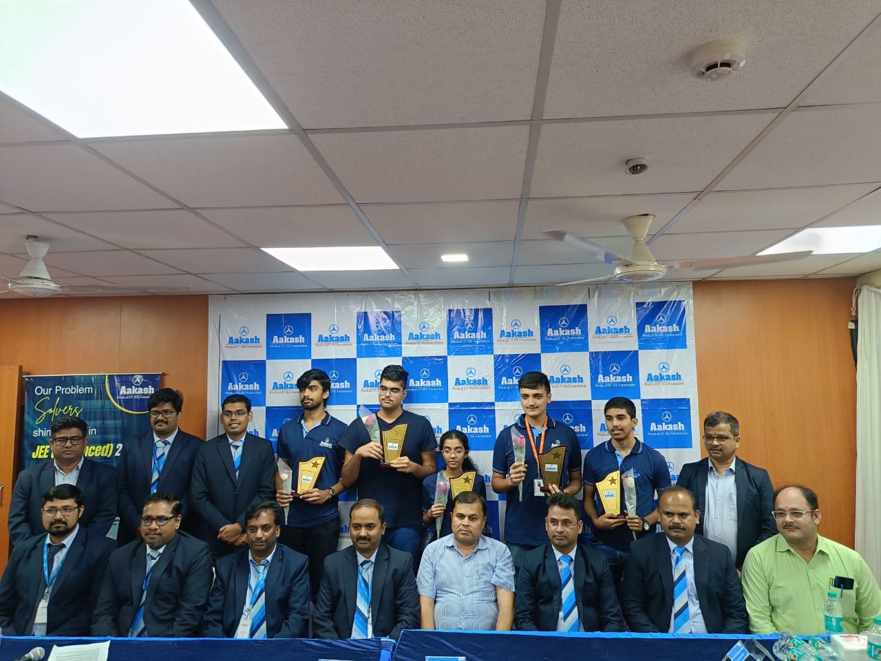 AKASHIANS TOP STUDENTS SECURED JEE ADVANCED IN BENGALURU